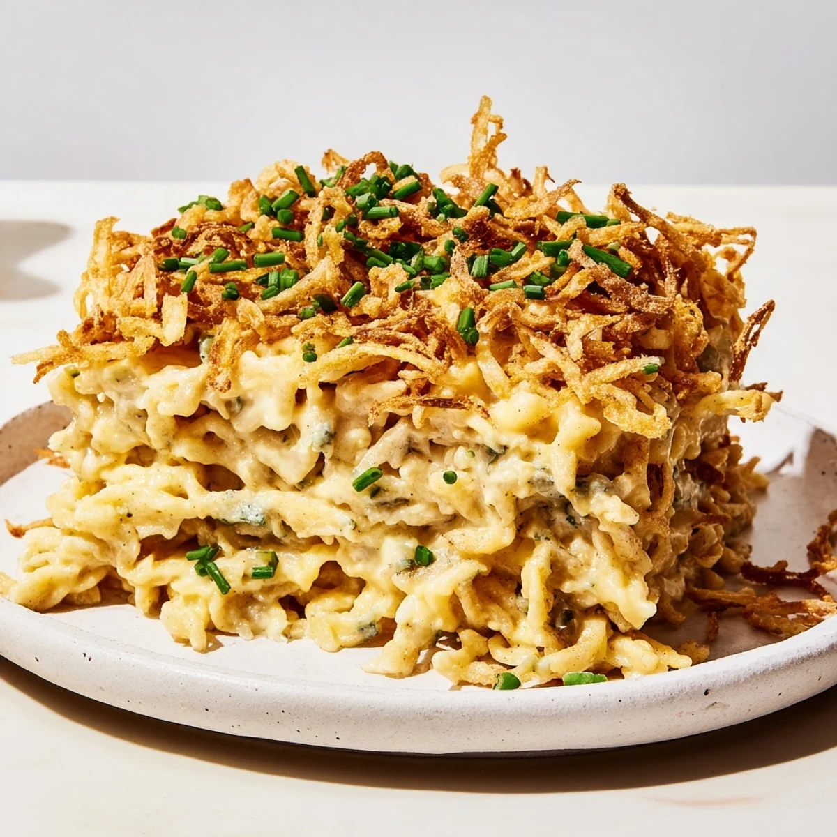 Köstliche, cremige Baked Cheesy Spaetzle Pasta, perfekt für eine wärmer Sonntagabend.  